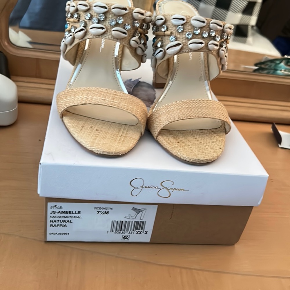 Jessica Simpson shell heels 7.5